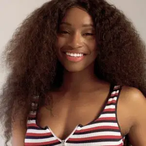 Corte de cabelo longo em cabelo crespo
