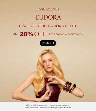 Lançamento Eudora Siàge Óleo Ultra Bond Reset. Mulher com cabelo louro ondulado segurando frasco do produto em embalagem vinho, usando bracelete dourado. Oferta válida: até 20% de desconto em combos selecionados. Fundo bege neutro. Confira. Oferta válida enquanto durarem os estoques, para produtos vendidos e entregues por Eudora.