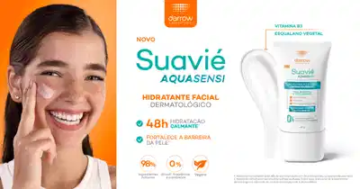 A imagem mostra uma mulher sorridente aplicando um hidratante facial da marca Suavié Aquasensi, que apresenta ingredientes naturais e benefícios de hidratação prolongada.
