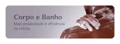 Imagem de um ombro masculino de pele negra com espuma branca cremosa e texto falando sobre os benefícios dos produtos de corpo e banho.