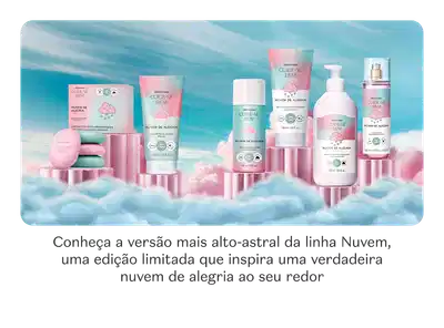 O banner apresenta uma coleção de produtos da linha Cuide-se Bem Nuvem de Alegria, com embalagens em tons de rosa e azul, sobre um cenário de nuvens.