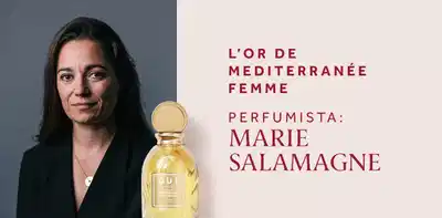 Uma mulher com cabelos escuros e um Frasco do L’Or de Méditerranée Pour Femme. Perfumista: Marie Salamagne.