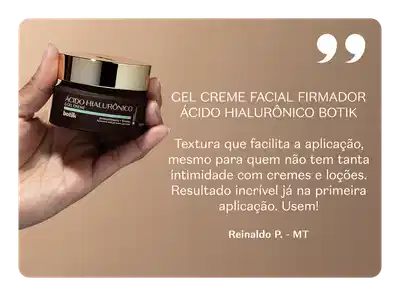 Imagem de um Gel creme facial firmador ácido hialurônico da linha Botik sendo segurado por uma mão sobre fundo bege. Texto reflete opinião de uma consumidora. "Resultado incrível já na primeira aplicação. Usem!"