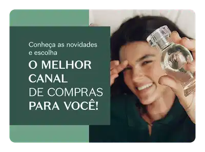 A imagem mostra uma mulher desfocada em segundo plano segurando um frasco de desodorante colônia transparente em foco no primeiro plano. Texto sobre fundo verde convida para conhecer as novidades.