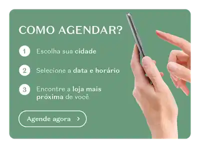 A imagem apresenta um guia de como agendar uma compra em uma loja do Grupo Boticário. O guia é dividido em 3 etapas: 1) Escolha sua cidade, 2) Selecione data e horário, e 3) Encontre a loja mais próxima de você. Há um botão "Agende agora" para o usuário iniciar o processo de agendamento.
