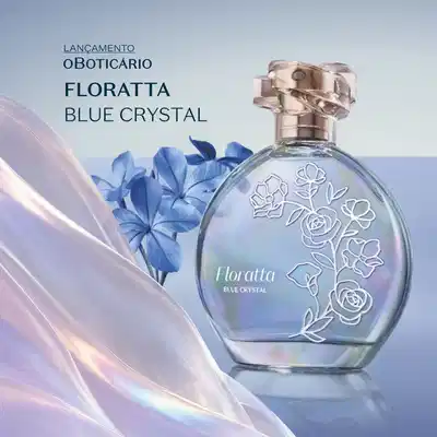 Lançamento Boticário Floratta Blue Crystal Eau de Parfum com até 20% de desconto. Ganhe Elixir Facial 30ml nas compras da marca acima de R$19990. Frasco translúcido em tons azulados com detalhes florais em relevo e tampa rosé, acompanhado de frasco menor do elixir facial com conta-gotas.
