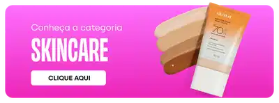 Banner com fundo rosa vibrante apresentando a categoria Skincare. À esquerda, texto em branco "Conheça a categoria SKINCARE". No centro, produtos de proteção solar em tons bege e laranja, incluindo frasco com indicação de FPS 70+. À direita, botão branco com texto "CLIQUE AQUI" para acessar a categoria.
