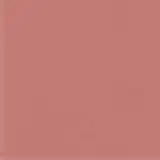 Maybelline Super Stay Vinyl Ink com tampa preta e corpo rosa claro. Contém um aplicador de ponta aveludada para aplicação precisa da fórmula de longa duração.