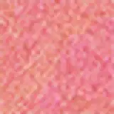A imagem mostra o produto Blush Me da marca Océane. É uma embalagem quadrada de cor roxa que está semiaberta mostrando a cor do blush em um tom laranja com leve brilho perolado. A parte interna da embalagem é de cor pêssego claro,