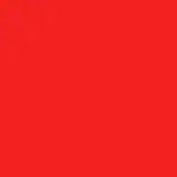 Batom vermelho brilhante em embalagem verde-azulada com logotipo da marca M·A·C. O produto apresenta um formato geométrico e pontudo, com uma textura aparentemente cremosa.
