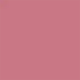 Batom rosa da marca M·A·C em embalagem preta e prateada, com logotipo da marca visível. O produto apresenta formato cônico e pontudo, característico de batons da linha.