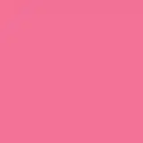 Balm labial Micro Tint na cor Rosa Rosewater da marca Make B. em uma embalagem com fundo preto, corpo prateado e tampa branca com a marca gravada nela.