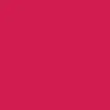 O balm labial rosa da marca Make B. Lip Chronology Color Repair possui uma embalagem preta e prateada com produto  cor de rosa brilhante e tampa branca com a marca gravada em letras pretas.