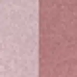 Blush multifuncional em embalagem preta arredondada. O interior revela um pó prensado de tom rosado claro com veios mais escuros. Não há rótulos ou textos visíveis na embalagem compacta.