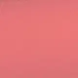 Frasco de item de maquiagem da marca Nah Cardoso, com aplicador em forma de pincel, contendo líquido rosa em embalagem branca com logotipo em destaque.