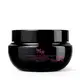 Pote preto de creme hidratante desodorante corporal da marca Her Code, com rótulo em letras cor de rosa, apresentado em fundo branco.
