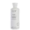 Frasco branco da linha Keune Care Derma Sensitive Shampoo, com rótulo em preto e branco indicando o tipo de produto e sua função de cuidar de couro cabeludo sensível.