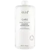 Frasco branco de 1000 ml da linha Care da Keune, contendo Shampoo Derma Sensitive, que suaviza o couro cabeludo sensível, com rótulo em preto e branco.