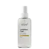 Frasco de spray Keune Luminous Coat, com 150 ml, contendo um produto para brilho e luminosidade dos cabelos. O rótulo apresenta o nome do produto em destaque e a indicação de que se trata de um spray para brilho luminoso.