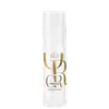 Frasco branco de shampoo da linha Oil Reflections da Wella Professionals, com rótulo dourado destacando o nome do produto "Luminous Reveal Shampoo".
