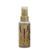 Frasco de óleo para cabelos da linha Oil Reflections da Wella Professionals, com embalagem dourada e prata, contendo 100 ml do produto.