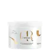 Pote branco com rótulo dourado e preto da linha Oil Reflections da Wella Professionals, contendo 500 ml de máscara potencializadora de luminosidade.