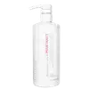 Frasco branco com bomba dosadora contendo produto para tratamento capilar da marca Sebastian Professional. Rótulo com o nome "Sebastian Penetraitt" e informações sobre o produto.