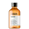 Frasco de item de perfumaria da marca L'Oreal Professionnel Paris, com rótulo "NutriOil" e "Rich Coconut Oil". O frasco é de vidro âmbar com tampa preta. O texto no rótulo indica que se trata de um xampu profissional para cabelos secos.