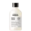 Frasco branco de 300 ml da linha Metal Detox da L'Oréal Professionnel Paris, com rótulo preto destacando a tecnologia patenteada e a função de desintoxicação de metais após coloração, balayage ou descoloração.