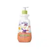 Imagem de um frasco branco com tampa dosadora amarela e rótulo em laranja com ilustração do personagem da marca Dr. Botica, contendo 400ml de condicionador infantil para cabelos cacheados.