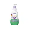 Imagem de um frasco branco com tampa dosadora roxa e rótulo em verde com ilustração do personagem da marca Dr. Botica, contendo 400ml de creme de pentear infantil para cabelos crespos.
