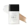 Frasco branco com tampa preta e letra cinza contendo 25g de BB Cream Multiprotetor FPS 40 da marca Make B. Sense na cor 2. Atrás do frasco encontra-se uma quantidade do produto mostrando sua tonalidade.