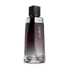A embalagem tem um design moderno e elegante. O topo metálico preto texturizado traz um padrão geométrico sofisticado. A frente do frasco apresenta o nome da fragrância "Malbec" em letras minúsculas, seguido do logotipo "O Boticário".