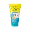Imagem de embalagem amarela e azul de protetor solar infantil Boti Sun Kids com FPS 70 com rótulo ilustrado de personagens da marca Dr. Botica.