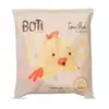 Embalagem de toalha de banho da linha Boti Baby, com ilustração de um pintinho amarelo e texto em marrom e laranja. Produto com textura e maciez indicadas na embalagem.