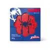 Sabonete-teia geleia de banho em caixa retangular azul com recorte que permite ver o produto dentro, com texturas de teia de aranha  na cor vermelha e um relevo de aranha na cor azul. Na caixa, textos indicam a marca Next e a franquia Marvel Spiderman.