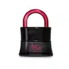 Imagem de um vidro preto em formato de cadeado com arco rosa metalizado, contendo 50ml de Eau de Parfum Her Code Clímax.