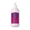 Frasco branco e rótulo roxo com ilustração de amora contendo 400ml de loção hidratante corporal da marca Cuide-se Bem Amoruda.