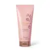 Frasco rosa com rótulo "Floratta Rose Bouquet", contendo loção hidratante desodorante corporal de 200 ml. Embalagem com textura e desenhos florais, destacando a fragrância de rosas.