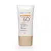 O produto apresentado é um protetor solar facial da linha Neo Dermo da marca Eudora, com FPS 50 e alta proteção. A embalagem é um tubo de cor bege, com rótulo branco e detalhes em roxo.