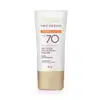 O produto apresentado é um protetor solar facial da linha Neo Dermo da marca Eudora, com FPS 70 e alta proteção. A embalagem é um tubo de cor bege, com rótulo branco e detalhes em roxo.