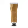 Tubo dourado com rótulo "Eudora Diva" contendo creme hidratante para mãos. Embalagem com listras diagonais douradas e brancas. Se trata de um produto de cuidados pessoais.
