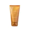 O produto apresentado é uma Loção Hidratante Desodorante Corporal da linha Diva Suprema da marca Eudora. A embalagem é um tubo dourado com detalhes em relevo e listras diagonais, com o nome da marca e do produto claramente visíveis.