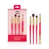 Kit de pincéis para olhos da linha Secret Pink da Eudora, contendo 6 pincéis de diferentes formatos em tons de rosa e dourado, acondicionados em uma embalagem vermelha com detalhes em rosa.