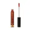 Frasco de gloss labial da marca Eudora Make, na cor canela, com aplicador em formato de pincel e rótulo com texto "Kiss Me Gloss Labial".