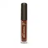 A imagem mostra um gloss labial em uma embalagem cilíndrica com a tampa preta e o tubo transparente permite ver o tom marrom brilhante do gloss e a marca Quem disse, Berenice? e a linha estampados no frasco.
