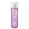 Imagem de um frasco transparente com líquido lilás, borrifador prateado, tampa transparente e rótulo em letras brancas com um algodão doce ilustrado, contendo 200ml de body splash da marca Cuide-se Bem Algodão Doce.