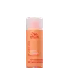 Frasco de shampoo da marca Wella Professionals, da linha Invigo Nutri-Enrich com goji berry. O frasco possui formato cilíndrico, com predominância de cores laranja e branca. O rótulo exibe o nome da linha e o tipo de produto, "Deep Nourishing Shampoo".
