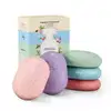 Caixa colorida com flores e logo da marca O Boticário, contendo cinco sabonetes em barra em cores variadas da marca Boticollection, inspirados nas fragrâncias clássicas Cecita Blossom, Thaty, Acqua Fresca e Anni.