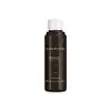 Refil de body spray Uomini em frasco preto com tampa branca e letras amarelas escuras.